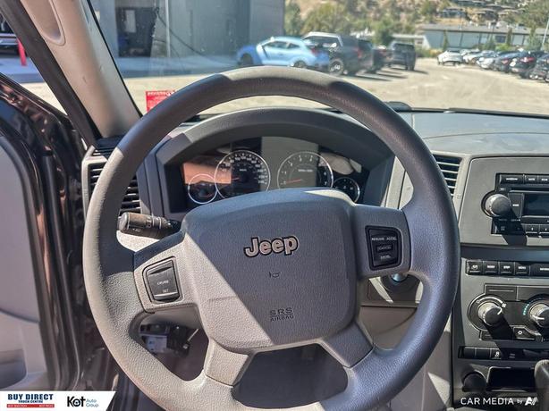 2007 Jeep Grand Cherokee Laredo image 6