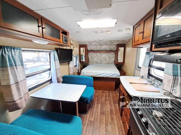 Used 2012 Dutchmen RV Island Trail 2500BH image 5