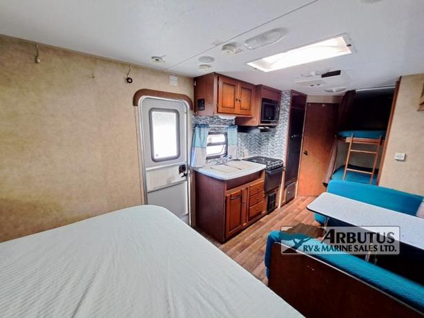 Used 2012 Dutchmen RV Island Trail 2500BH image 6