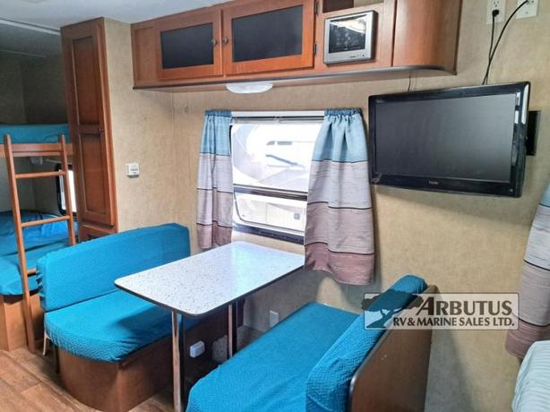 Used 2012 Dutchmen RV Island Trail 2500BH image 8