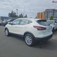 2023 Nissan Qashqai SV AWD | Heated Seats | Adaptive Cruise Control | One Owner! thumbnail image 4