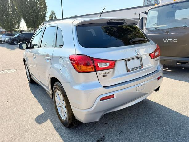 2012 Mitsubishi RVR AWD 4dr CVT SE image 8