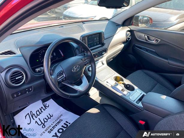 2021 Hyundai Kona Electric Preferred HEATED SEATS AND STEERING WHEEL! APPLE CARP image 6