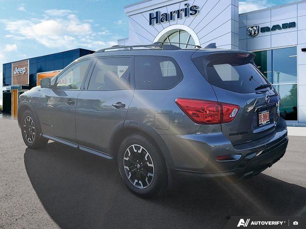 2020 Nissan Pathfinder 4x4 SL Premium | Leather | No Accidents! image 4
