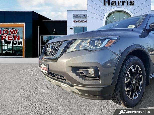 2020 Nissan Pathfinder 4x4 SL Premium | Leather | No Accidents! image 8
