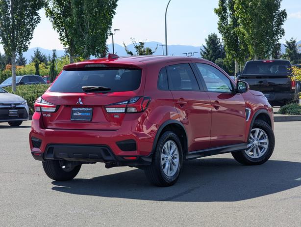 2021 Mitsubishi RVR SE - No Accidents, 4x4, Heated Seats image 6