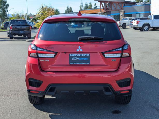 2021 Mitsubishi RVR SE - No Accidents, 4x4, Heated Seats image 7