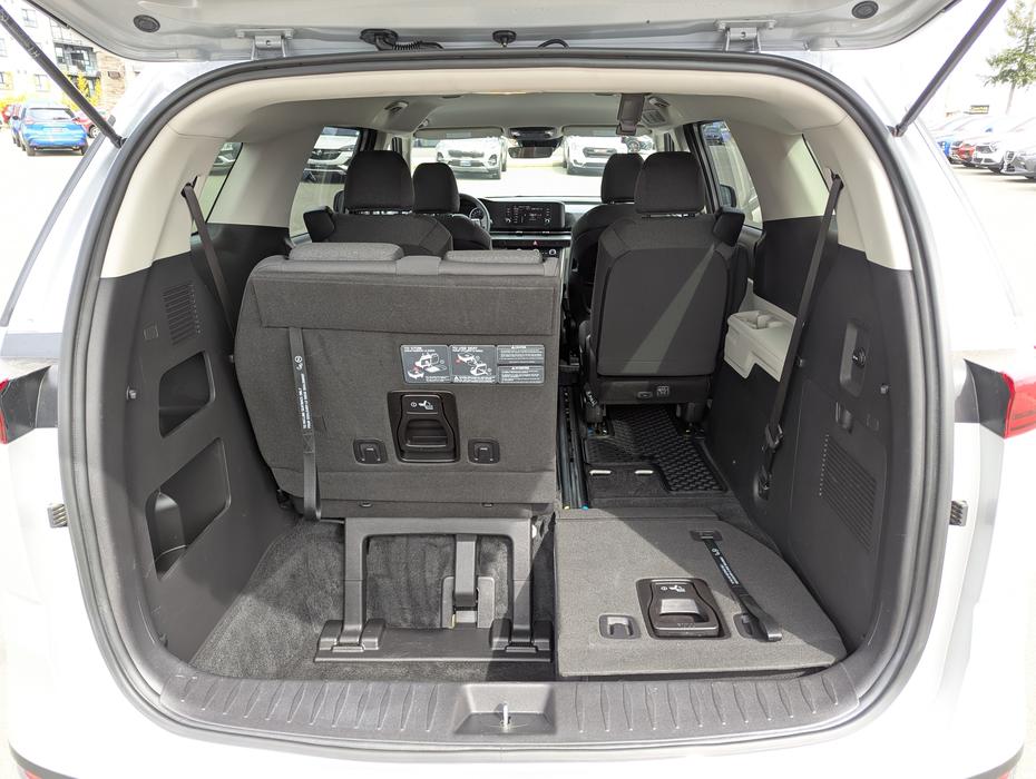 2023 Kia Carnival LX - No Accidents, Rear A/C Controls display photo
