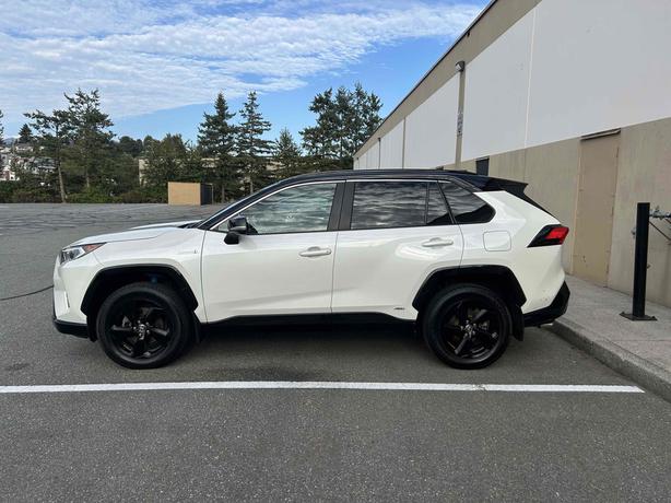 2021 Toyota RAV4 image 4