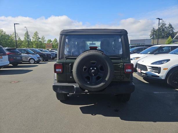 2022 Jeep Wrangler Sport 4x4 | No Reported Accidents | One Owner! image 5