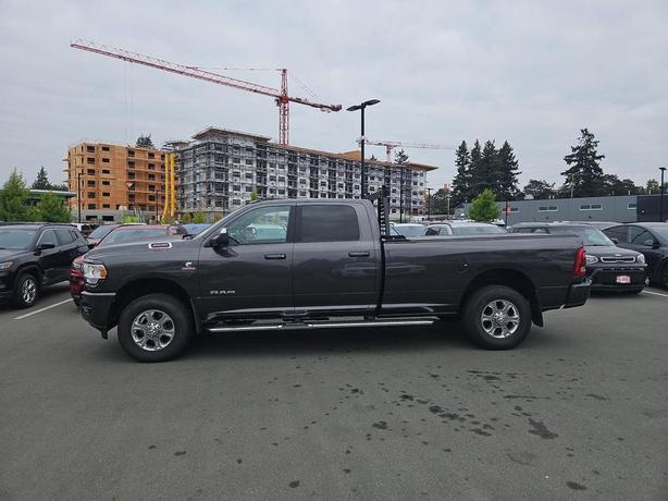 2022 RAM 3500 Big Horn 4x4 Crew Cab 8' Box | No Accidents | One Owner! image 3