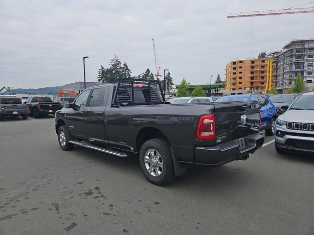 2022 RAM 3500 Big Horn 4x4 Crew Cab 8' Box | No Accidents | One Owner! image 4