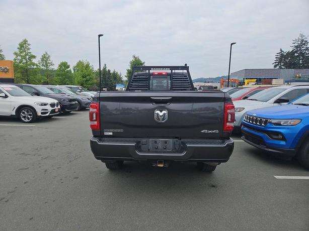 2022 RAM 3500 Big Horn 4x4 Crew Cab 8' Box | No Accidents | One Owner! image 5