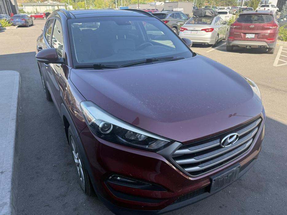2016 Hyundai Tucson Luxury display photo