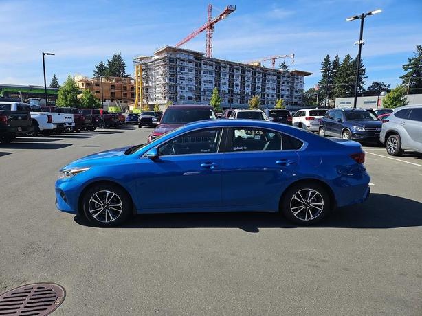 2023 Kia Forte GT-Line IVT | Keyless Start | Back-Up Camera! image 3