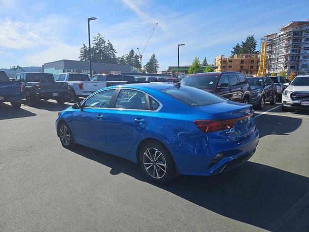 2023 Kia Forte GT-Line IVT | Keyless Start | Back-Up Camera! image 4