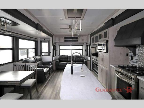Used 2022 Keystone RV Alpine 3220RL image 8