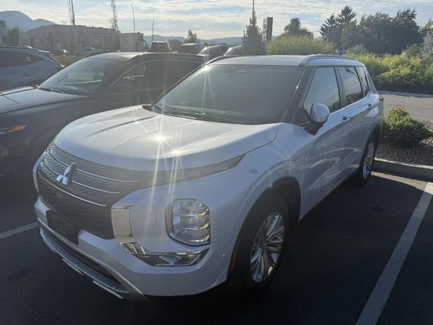 2024 Mitsubishi Outlander SE image 2