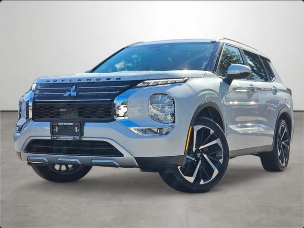 2022 Mitsubishi Outlander LE Premium - No Accidents, One Owner, Sunroof image 1