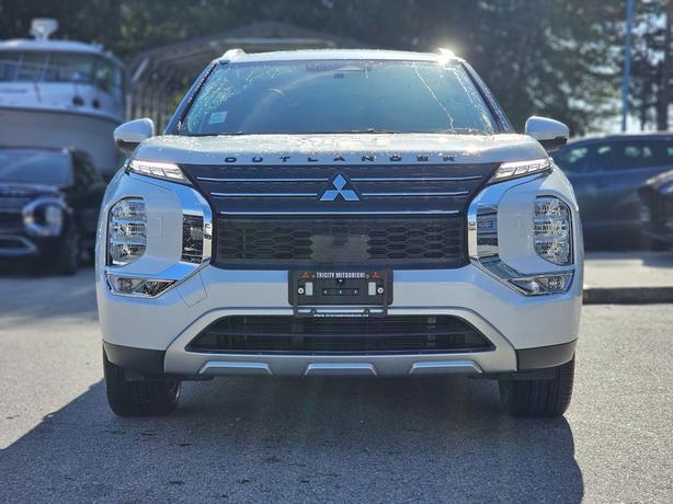 2022 Mitsubishi Outlander LE Premium - No Accidents, One Owner, Sunroof image 2