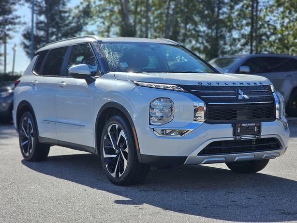 2022 Mitsubishi Outlander LE Premium - No Accidents, One Owner, Sunroof image 3