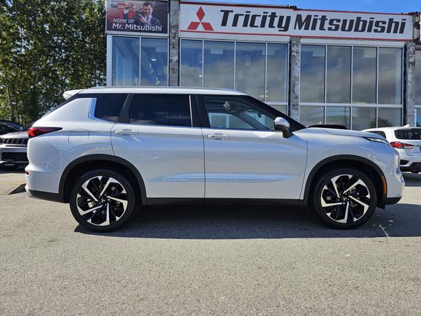 2022 Mitsubishi Outlander LE Premium - No Accidents, One Owner, Sunroof image 4