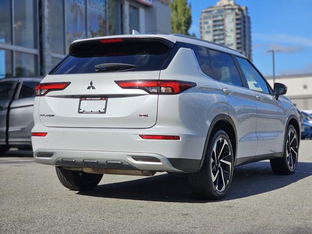 2022 Mitsubishi Outlander LE Premium - No Accidents, One Owner, Sunroof image 5
