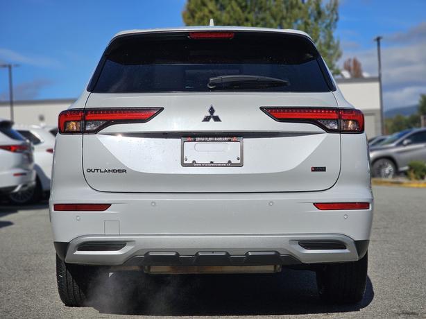 2022 Mitsubishi Outlander LE Premium - No Accidents, One Owner, Sunroof image 6
