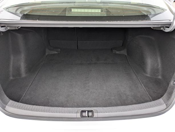 2023 Toyota Corolla Hybrid LE - No Accidents, Heated Seats, Hybrid image 8