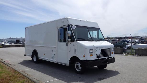 2011 Ford Econoline E-450 Cargo Step Van With Shelving image 1