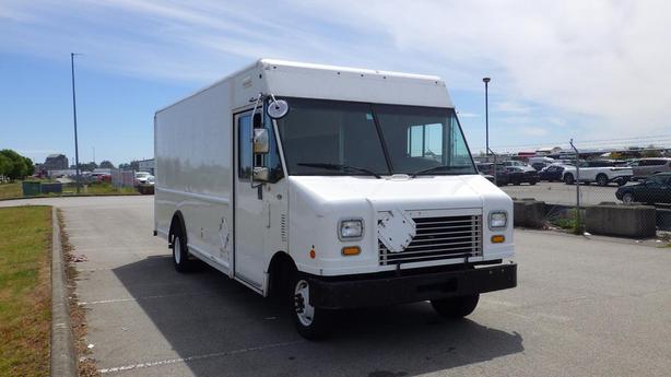 2011 Ford Econoline E-450 Cargo Step Van With Shelving image 2