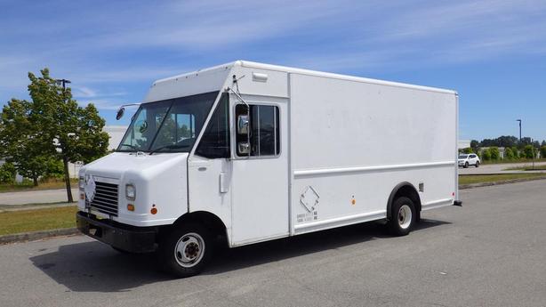 2011 Ford Econoline E-450 Cargo Step Van With Shelving image 5