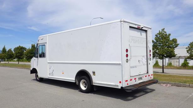 2011 Ford Econoline E-450 Cargo Step Van With Shelving image 7