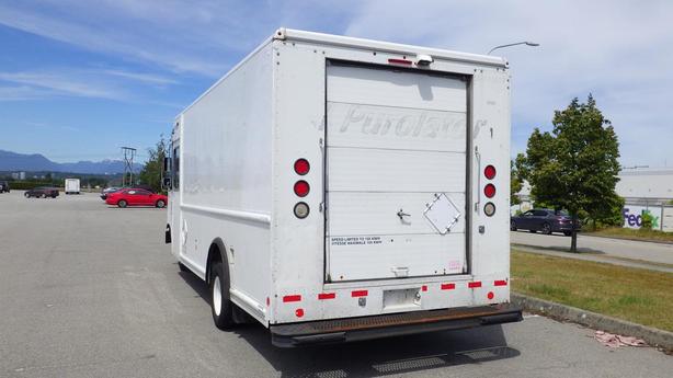 2011 Ford Econoline E-450 Cargo Step Van With Shelving image 8