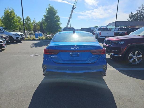 2023 Kia Forte GT-Line IVT | Keyless Start | Back-Up Camera! image 5