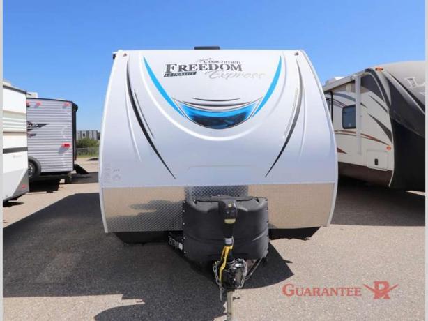 Used 2019 Coachmen RV Freedom Express Ultra Lite 204RD image 2