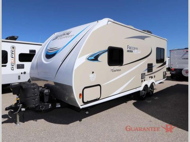 Used 2019 Coachmen RV Freedom Express Ultra Lite 204RD image 3