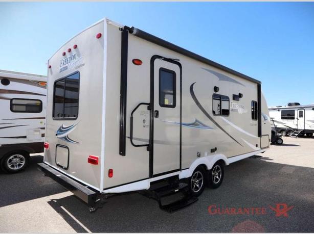 Used 2019 Coachmen RV Freedom Express Ultra Lite 204RD image 6