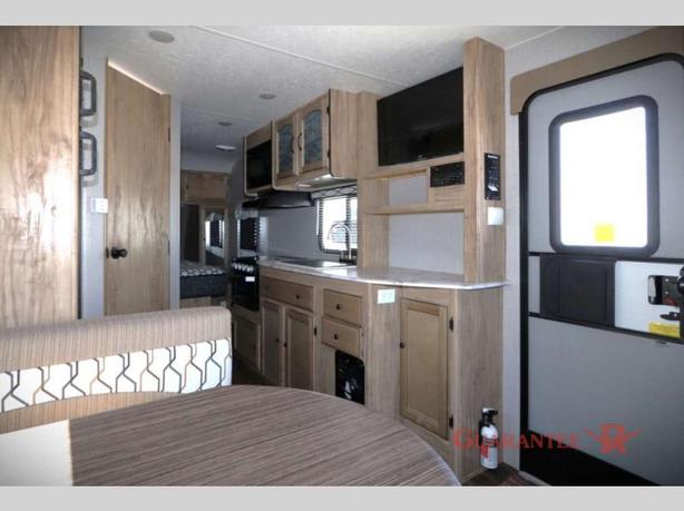 Used 2019 Coachmen RV Freedom Express Ultra Lite 204RD image 7
