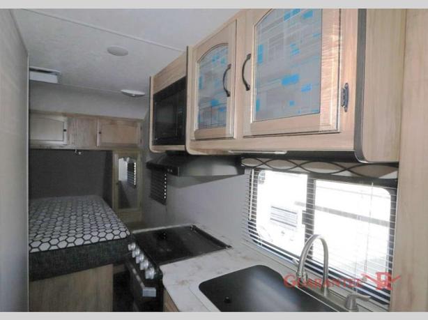 Used 2019 Coachmen RV Freedom Express Ultra Lite 204RD image 8