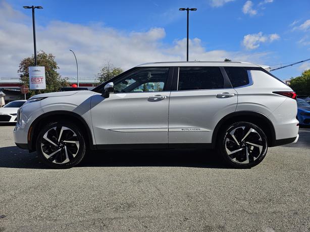2022 Mitsubishi Outlander LE Premium - No Accidents, One Owner, Sunroof image 8