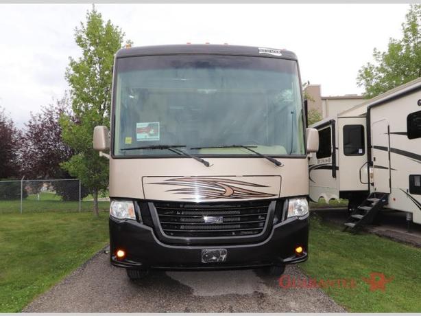 Used 2017 Newmar Bay Star Sport 3208 image 2