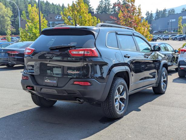 2016 Jeep Cherokee Trailhawk - Low KMs, 4x4, Heated Seats, Sunroof image 6