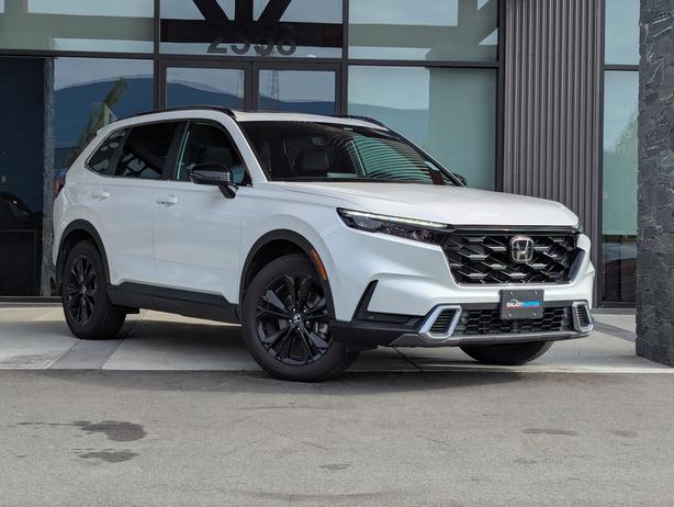 2025 Honda CR-V Hybrid Touring - AWD, Sunroof, Heated Seats, NAV image 4