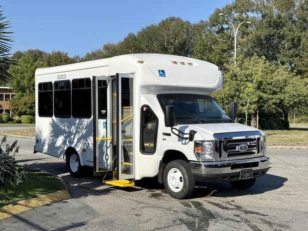 2016 Ford Econoline E350 8-Passenger Wheelchair Accessible Bus image 1