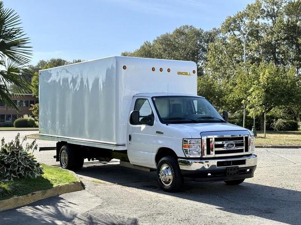 2021 Ford Econoline E-450 16-Foot Cube Van Box Truck with Loading Ramp image 1