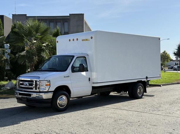 2021 Ford Econoline E-450 16-Foot Cube Van Box Truck with Loading Ramp image 5