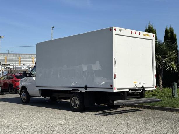 2021 Ford Econoline E-450 16-Foot Cube Van Box Truck with Loading Ramp image 7