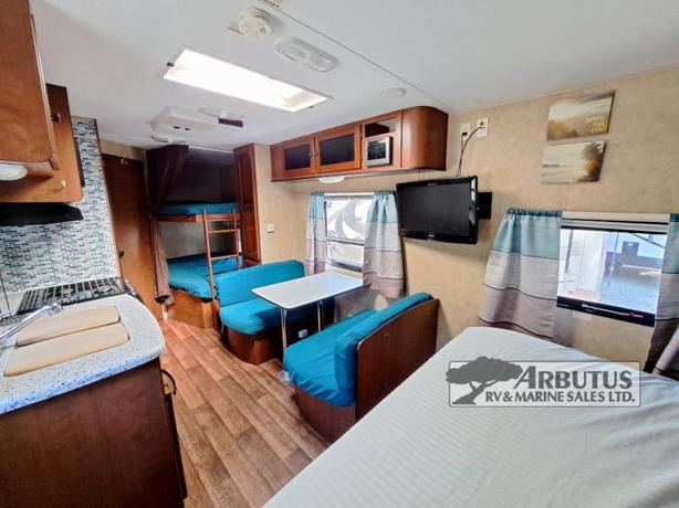Used 2012 Dutchmen RV Island Trail 2500BH image 7