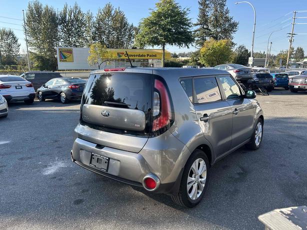 2016 KIA Soul image 8